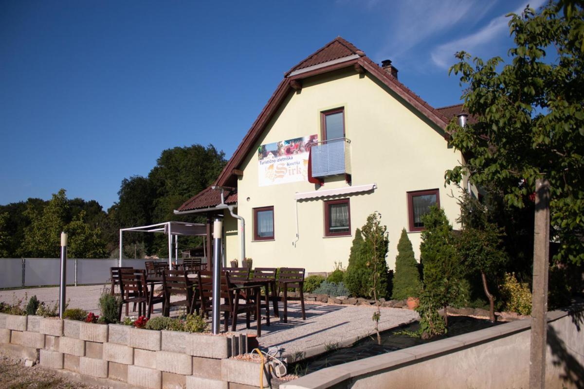 Turisticna Kmetija Sirk Motel Zgornja Velka Exterior foto